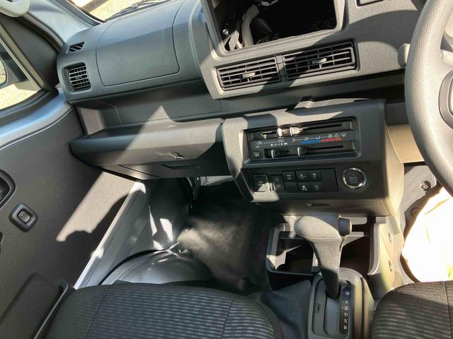 ハイゼットトラック ジャンボエクストラ　４ＷＤ　ＣＶＴ　６６０ｃｃ　衝突被害軽減ブレーキ　横滑り防止装置　ＡＢＳ　アイドリングストップ　プッシュボタンスタート　マニュアルエアコン　パワーステアリング　前席パワーウィンドウ　届出済未使用車（74枚目）