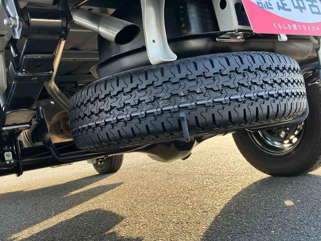 ハイゼットトラック スタンダード　４ＷＤ　５速マニュアル　衝突被害軽減ブレーキ　横滑り防止装置　ＡＢＳ　運転席・助手席エアバッグ　アイドリングストップ　マニュアルエアコン　パワーステアリング　届出済未使用車（50枚目）