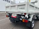 多目的ダンプ　Ｈ／Ｌ切替４ＷＤ　５速マニュアル　ＰＴＯ式多目的ダンプ　リヤ４枚リーフスプリング　エアコン　パワーステアリング　横滑り防止装置　運転席・助手席エアバッグ　荷台作業灯　アイドリングストップ（22枚目）