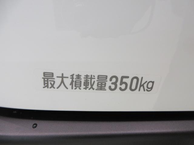 ハイゼットカーゴ デラックス　ＡＭ／ＦＭラジオ　４ＷＤ　両側スライドドア　オートライト　キーレスエントリー　アイドリングストップ　衝突被害軽減システム　レーンアシスト　オートマチックハイビーム　ティーゼットデオプラス（30枚目）