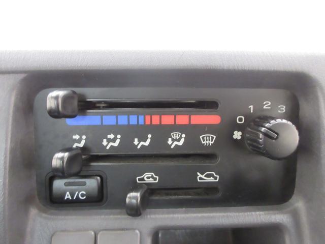 サンバートラック ＴＣスーパーチャージャー　ＡＭラジオ　４ＷＤ　ＭＴ５速　エアコン　パワーステアリング　運転席エアバッグ　ティーゼットデオプラス（15枚目）