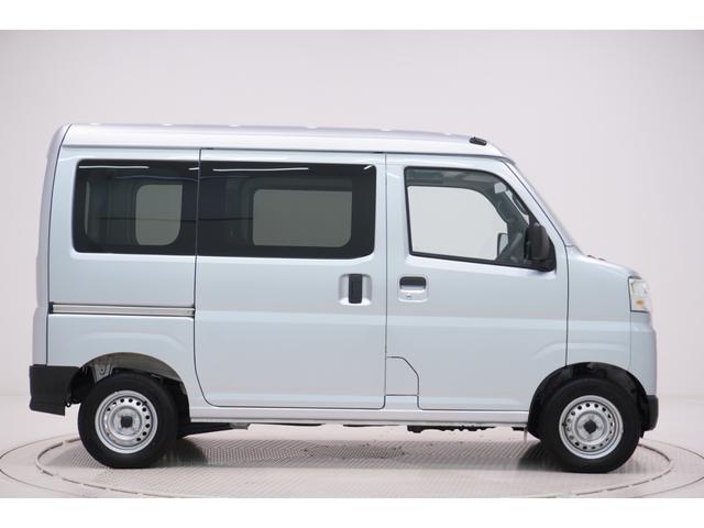 ハイゼットカーゴ デラックス　４ＷＤ　ＣＤチューナー　両側スライドドア　オートライト　キーレスエントリー　アイドリングストップ　衝突被害軽減システム　レーンアシスト　オートマチックハイビーム　ティーゼットデオプラス（6枚目）
