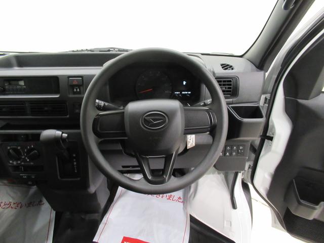 ハイゼットカーゴ デラックス　４ＷＤ　ＡＭ／ＦＭラジオ　両側スライドドア　オートライト　キーレスエントリー　アイドリングストップ　衝突被害軽減システム　レーンアシスト　オートマチックハイビーム　ティーゼットデオプラス（11枚目）