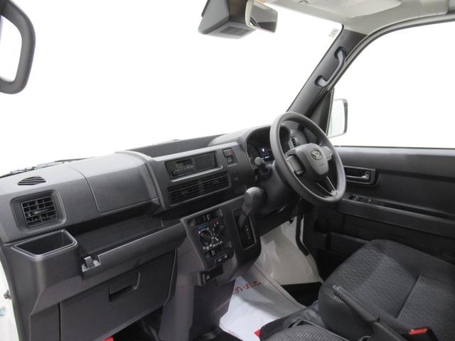 ハイゼットカーゴ デラックス　４ＷＤ　ＡＭ／ＦＭラジオ　両側スライドドア　オートライト　キーレスエントリー　アイドリングストップ　衝突被害軽減システム　レーンアシスト　オートマチックハイビーム　ティーゼットデオプラス（12枚目）
