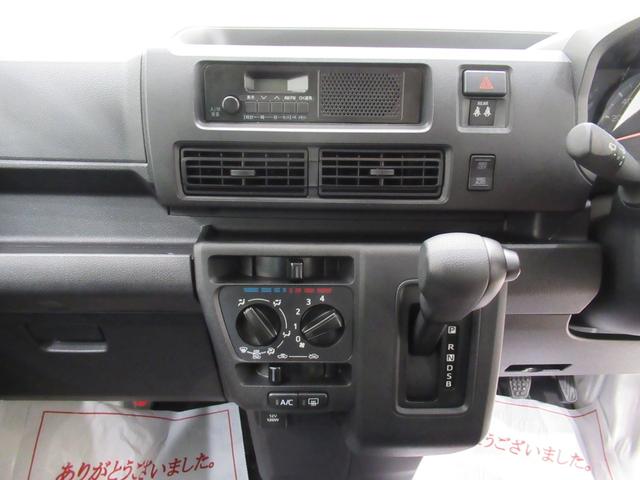 ハイゼットカーゴ デラックス　４ＷＤ　ＡＭ／ＦＭラジオ　両側スライドドア　オートライト　キーレスエントリー　アイドリングストップ　衝突被害軽減システム　レーンアシスト　オートマチックハイビーム　ティーゼットデオプラス（16枚目）
