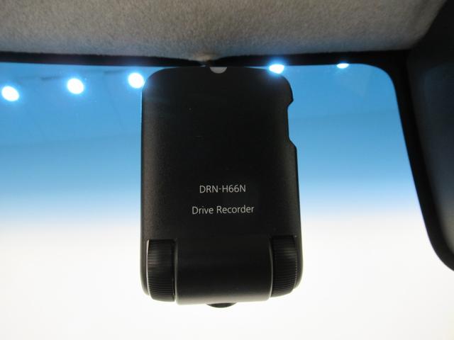 タント カスタムRSトップエディション SA3 シートヒーター 両側パワースライドドア オートライト キーフリー アイドリングストップ USB入力端子 衝突被害軽減システム レーンアシスト オートマチックハイビーム ティーゼットデオプラス(17枚目)