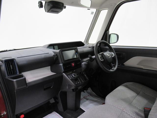 ダイハツのお店では、ダイハツ車を知り尽くしたプロフェッショナルが、専用の診断機器を使って各システムを点検しております。