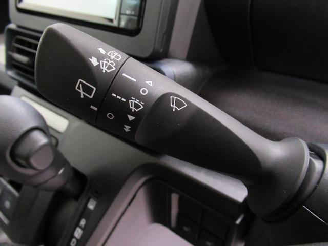 全国約約７００ヶ所のダイハツのお店で保証修理が受けられる、安心のサービスネットワークです。