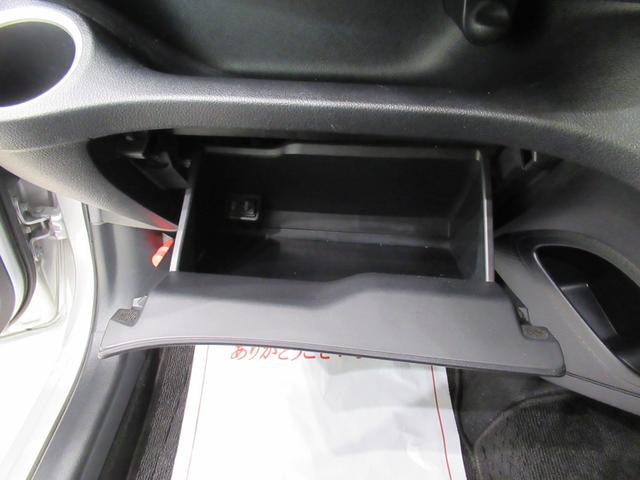 シエンタ ハイブリッドＧ　シートヒーター　両側パワースライドドア　オートライト　キーフリー　ＵＳＢ入力端子　電動格納式ドアミラー　エアコン　パワーステアリング　パワーウィンドウ　運転席エアバッグ　ＡＢＳ　ティーゼットデオプラス（31枚目）