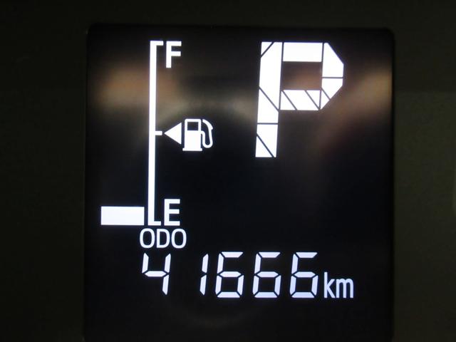 タント カスタムＸ　シートヒーター　両側パワースライドドア　オートライト　キーフリー　アイドリングストップ　バックモニター　ナビ　ドライブレコーダー　ＵＳＢ入力端子　Ｂｌｕｅｔｏｏｔｈ　ティーゼットデオプラス（10枚目）