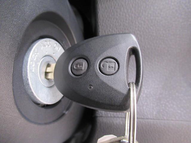 ハイゼットカーゴ デラックス　４ＷＤ　ＡＭ／ＦＭラジオ　両側スライドドア　オートライト　キーレスエントリー　アイドリングストップ　衝突被害軽減システム　レーンアシスト　オートマチックハイビーム　ティーゼットデオプラス（13枚目）
