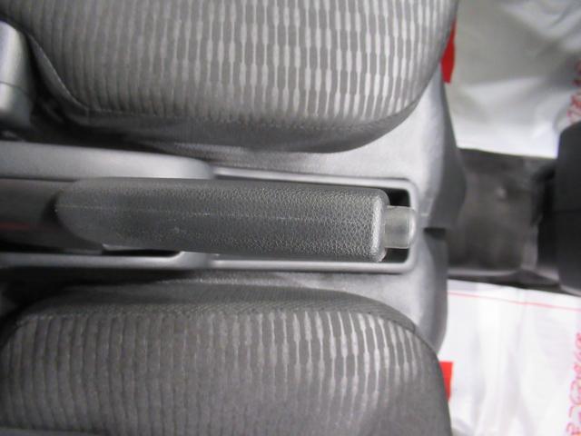 ハイゼットカーゴ デラックス　４ＷＤ　ＡＭ／ＦＭラジオ　両側スライドドア　オートライト　キーレスエントリー　アイドリングストップ　衝突被害軽減システム　レーンアシスト　オートマチックハイビーム　ティーゼットデオプラス（22枚目）