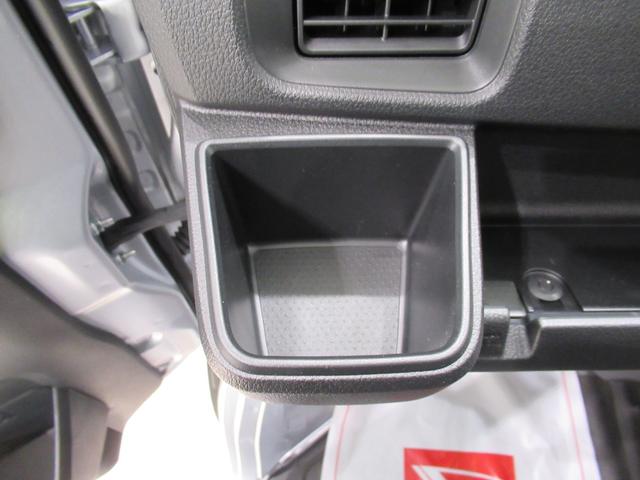 ハイゼットカーゴ デラックス　４ＷＤ　ＡＭ／ＦＭラジオ　両側スライドドア　オートライト　キーレスエントリー　アイドリングストップ　衝突被害軽減システム　レーンアシスト　オートマチックハイビーム　ティーゼットデオプラス（25枚目）