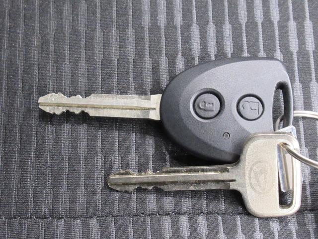 ハイゼットカーゴ デラックス　４ＷＤ　ＡＭ／ＦＭラジオ　両側スライドドア　オートライト　キーレスエントリー　アイドリングストップ　衝突被害軽減システム　レーンアシスト　オートマチックハイビーム　ティーゼットデオプラス（46枚目）