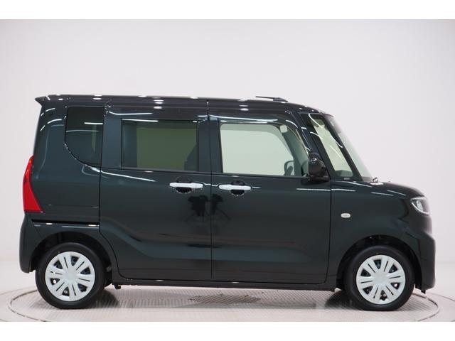 県内１３店舗にて常時５００台以上ダイハツ車を展示中です。見て、触って、納得のいく一台をぜひ見つけてください。