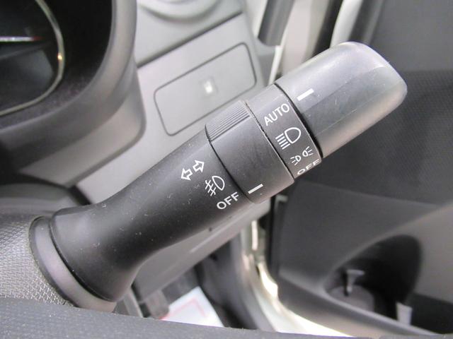 ムーヴ カスタムＸ　ＳＡ　オートライト　キーフリー　アイドリングストップ　電動格納式ドアミラー　衝突被害軽減システム　エアコン　パワーステアリング　パワーウィンドウ　運転席エアバッグ　ＡＢＳ　ティーゼットデオプラス（17枚目）