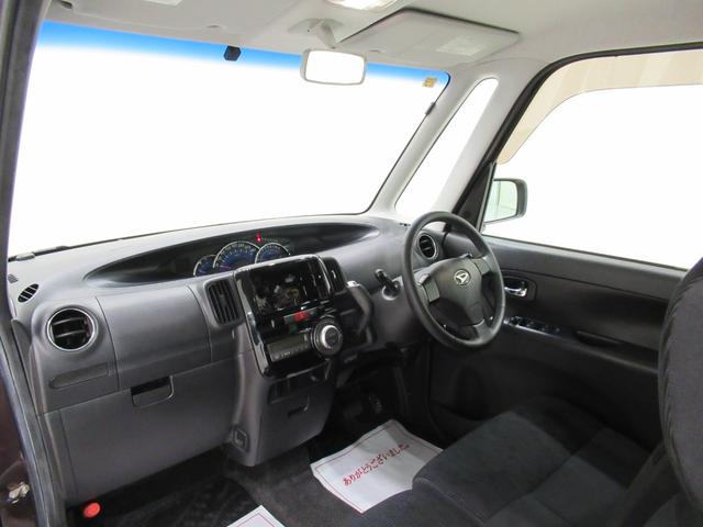 ダイハツのお店では、ダイハツ車を知り尽くしたプロフェッショナルが、専用の診断機器を使って各システムを点検しております。