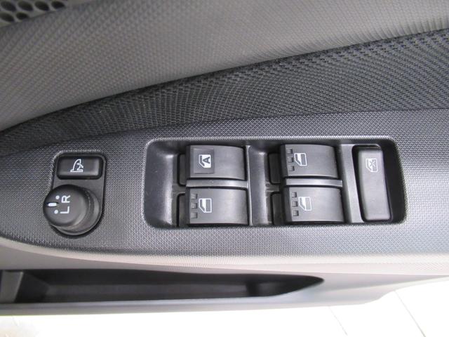 ムーヴ カスタムＲＳ　オートライト　キーフリー　アイドリングストップ　電動格納式ドアミラー　エアコン　パワーステアリング　パワーウィンドウ　運転席エアバッグ　ＡＢＳ　ティーゼットデオプラス（14枚目）