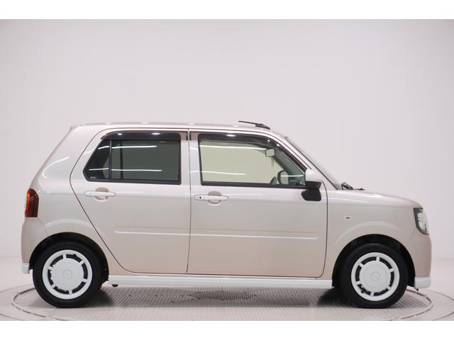 県内１３店舗にて常時５００台以上ダイハツ車を展示中です。見て、触って、納得のいく一台をぜひ見つけてください。