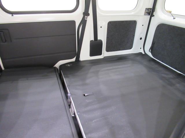 ハイゼットカーゴ デラックス AM/FMラジオ 両側スライドドア オートライト キーレスエントリー アイドリングストップ 衝突被害軽減システム レーンアシスト オートマチックハイビーム ティーゼットデオプラス(33枚目)