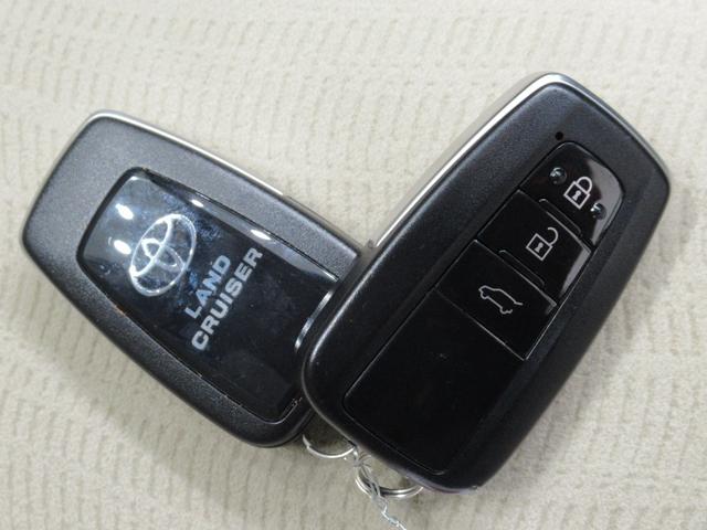 ランドクルーザープラド ＴＸ　オートライト　キーフリー　電動格納式ドアミラー　エアコン　パワーステアリング　パワーウィンドウ　運転席エアバッグ　ＡＢＳ　ティーゼットデオプラス（58枚目）