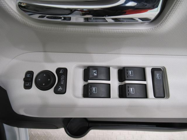 ムーヴキャンバス ストライプスＧターボ　シートヒーター　両側パワースライドドア　オートライト　キーフリー　アイドリングストップ　ＵＳＢ入力端子　ホッとカップホルダー　ティーゼットデオプラス（15枚目）