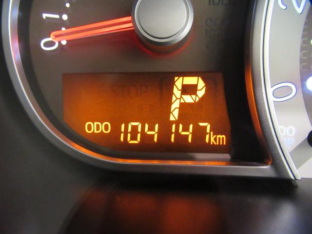 ミラココア ココアプラスＸ　キーフリー　アイドリングストップ　ＣＤチューナー　電動格納式ドアミラー　エアコン　パワーステアリング　パワーウィンドウ　運転席エアバッグ　ＡＢＳ　ティーゼットデオプラス（10枚目）