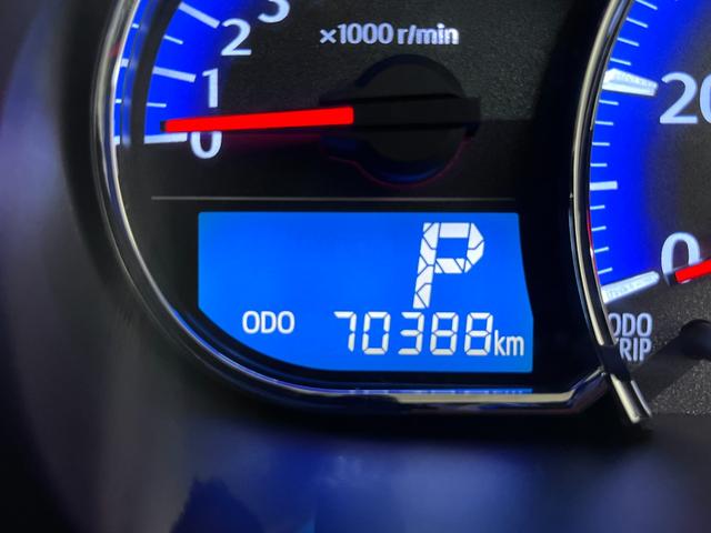 ムーヴ カスタムＸ　オートライト　キーフリー　アイドリングストップ　電動格納式ドアミラー　エアコン　パワーステアリング　パワーウィンドウ　運転席エアバッグ　ＡＢＳ　ティーゼットデオプラス（10枚目）