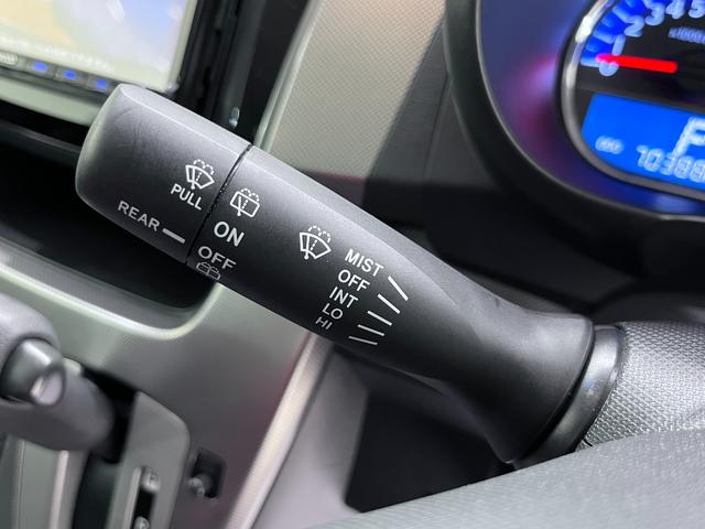 ムーヴ カスタムＸ　オートライト　キーフリー　アイドリングストップ　電動格納式ドアミラー　エアコン　パワーステアリング　パワーウィンドウ　運転席エアバッグ　ＡＢＳ　ティーゼットデオプラス（19枚目）