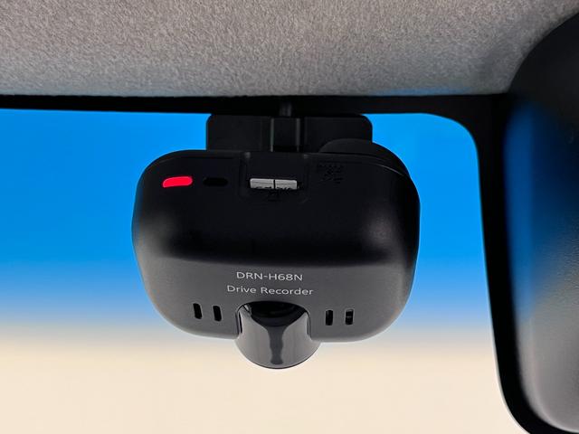 タント カスタムＸトップエディションＶＳ　ＳＡ３　シートヒーター　両側パワースライドドア　オートライト　キーフリー　アイドリングストップ　ＵＳＢ入力端子　衝突被害軽減システム　レーンアシスト　オートマチックハイビーム　ティーゼットデオプラス（17枚目）