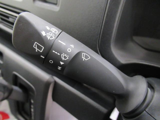 ハイゼットカーゴ デラックス　ＡＭ／ＦＭラジオ　両側スライドドア　キーレスエントリー　アイドリングストップ　衝突被害軽減システム　レーンアシスト　オートマチックハイビーム　ティーゼットデオプラス（17枚目）