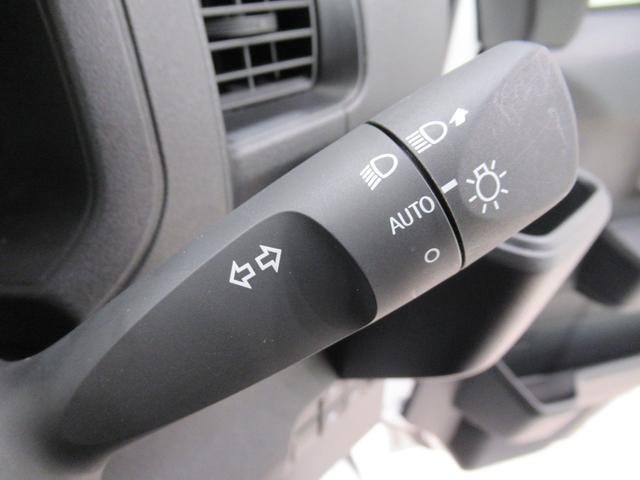 ハイゼットカーゴ デラックス　ＡＭ／ＦＭラジオ　両側スライドドア　キーレスエントリー　アイドリングストップ　衝突被害軽減システム　レーンアシスト　オートマチックハイビーム　ティーゼットデオプラス（18枚目）