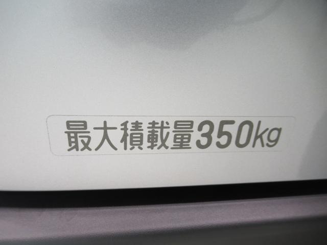 ハイゼットカーゴ デラックス　ＡＭ／ＦＭラジオ　両側スライドドア　キーレスエントリー　アイドリングストップ　衝突被害軽減システム　レーンアシスト　オートマチックハイビーム　ティーゼットデオプラス（32枚目）