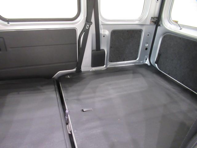 ハイゼットカーゴ デラックス　ＡＭ／ＦＭラジオ　両側スライドドア　キーレスエントリー　アイドリングストップ　衝突被害軽減システム　レーンアシスト　オートマチックハイビーム　ティーゼットデオプラス（34枚目）