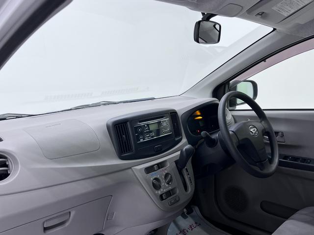 ミライース L SA キーレスエントリー アイドリングストップ 衝突被害軽減システム CDチューナー エアコン パワーステアリング パワーウィンドウ 運転席エアバッグ ABS ティーゼットデオプラス(12枚目)