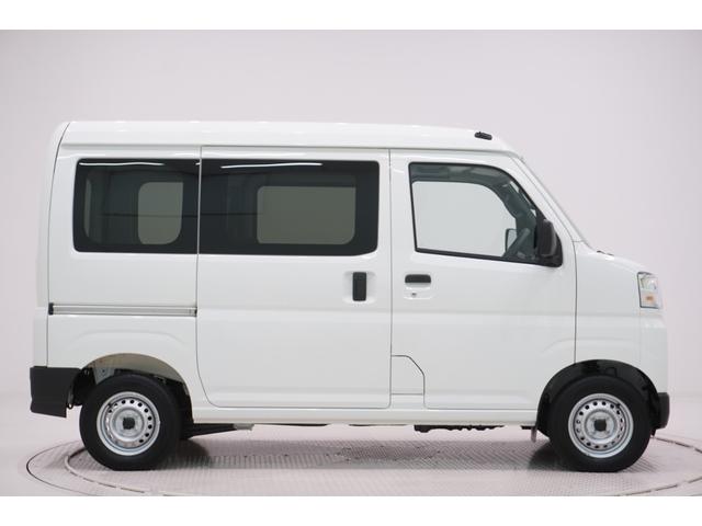 ハイゼットカーゴ デラックス　ＡＭ／ＦＭラジオ　両側スライドドア　オートライト　キーレスエントリー　アイドリングストップ　衝突被害軽減システム　レーンアシスト　オートマチックハイビーム　ティーゼットデオプラス（6枚目）