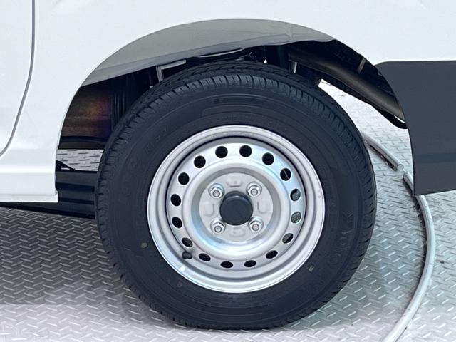 ハイゼットカーゴ デラックス　ＡＭ／ＦＭラジオ　両側スライドドア　オートライト　キーレスエントリー　アイドリングストップ　衝突被害軽減システム　レーンアシスト　オートマチックハイビーム　ティーゼットデオプラス（8枚目）