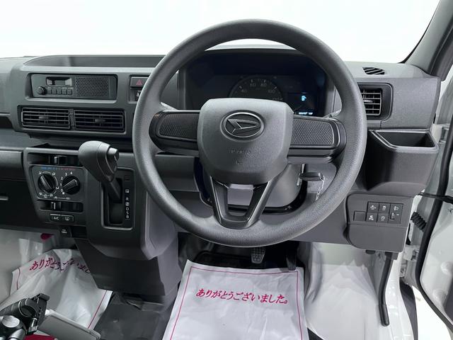 ハイゼットカーゴ デラックス　ＡＭ／ＦＭラジオ　両側スライドドア　オートライト　キーレスエントリー　アイドリングストップ　衝突被害軽減システム　レーンアシスト　オートマチックハイビーム　ティーゼットデオプラス（11枚目）