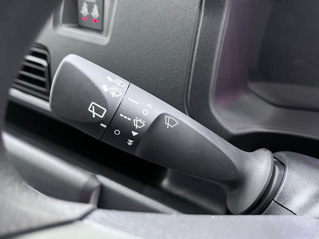 ハイゼットカーゴ デラックス　ＡＭ／ＦＭラジオ　両側スライドドア　オートライト　キーレスエントリー　アイドリングストップ　衝突被害軽減システム　レーンアシスト　オートマチックハイビーム　ティーゼットデオプラス（17枚目）