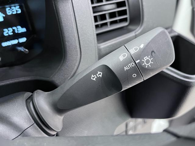 ハイゼットカーゴ デラックス　ＡＭ／ＦＭラジオ　両側スライドドア　オートライト　キーレスエントリー　アイドリングストップ　衝突被害軽減システム　レーンアシスト　オートマチックハイビーム　ティーゼットデオプラス（18枚目）