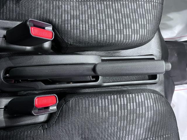 ハイゼットカーゴ デラックス　ＡＭ／ＦＭラジオ　両側スライドドア　オートライト　キーレスエントリー　アイドリングストップ　衝突被害軽減システム　レーンアシスト　オートマチックハイビーム　ティーゼットデオプラス（21枚目）