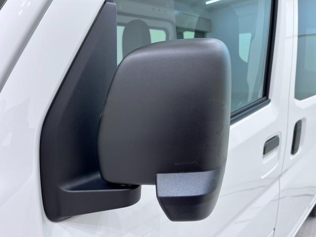 ハイゼットカーゴ デラックス　ＡＭ／ＦＭラジオ　両側スライドドア　オートライト　キーレスエントリー　アイドリングストップ　衝突被害軽減システム　レーンアシスト　オートマチックハイビーム　ティーゼットデオプラス（31枚目）
