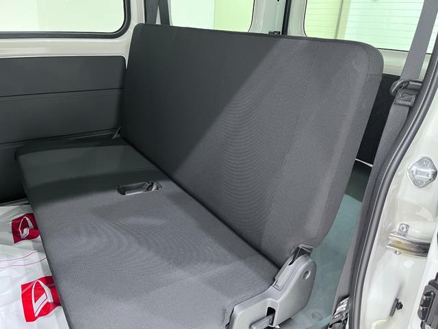 ハイゼットカーゴ デラックス　ＡＭ／ＦＭラジオ　両側スライドドア　オートライト　キーレスエントリー　アイドリングストップ　衝突被害軽減システム　レーンアシスト　オートマチックハイビーム　ティーゼットデオプラス（35枚目）