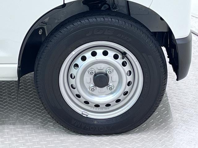 ハイゼットカーゴ デラックス　ＡＭ／ＦＭラジオ　両側スライドドア　オートライト　キーレスエントリー　アイドリングストップ　衝突被害軽減システム　レーンアシスト　オートマチックハイビーム　ティーゼットデオプラス（41枚目）