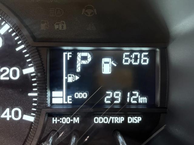 ハイゼットカーゴ デラックス　４ＷＤ　ＡＭ／ＦＭラジオ　両側スライドドア　オートライト　キーレスエントリー　アイドリングストップ　衝突被害軽減システム　レーンアシスト　オートマチックハイビーム　ティーゼットデオプラス（10枚目）