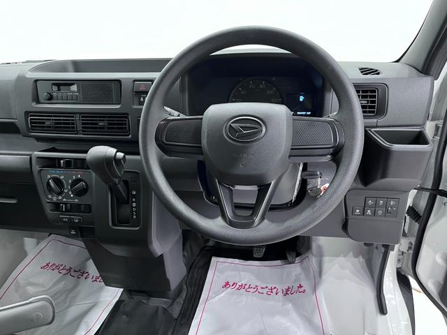 ハイゼットカーゴ デラックス　４ＷＤ　ＡＭ／ＦＭラジオ　両側スライドドア　オートライト　キーレスエントリー　アイドリングストップ　衝突被害軽減システム　レーンアシスト　オートマチックハイビーム　ティーゼットデオプラス（11枚目）