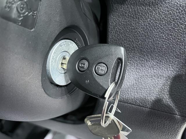 ハイゼットカーゴ デラックス　４ＷＤ　ＡＭ／ＦＭラジオ　両側スライドドア　オートライト　キーレスエントリー　アイドリングストップ　衝突被害軽減システム　レーンアシスト　オートマチックハイビーム　ティーゼットデオプラス（13枚目）