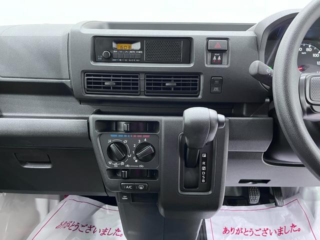 ハイゼットカーゴ デラックス　４ＷＤ　ＡＭ／ＦＭラジオ　両側スライドドア　オートライト　キーレスエントリー　アイドリングストップ　衝突被害軽減システム　レーンアシスト　オートマチックハイビーム　ティーゼットデオプラス（16枚目）