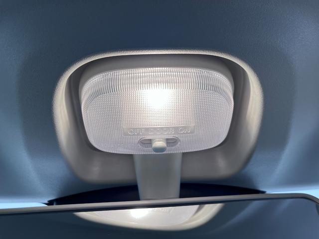 ハイゼットカーゴ デラックス　４ＷＤ　ＡＭ／ＦＭラジオ　両側スライドドア　オートライト　キーレスエントリー　アイドリングストップ　衝突被害軽減システム　レーンアシスト　オートマチックハイビーム　ティーゼットデオプラス（28枚目）