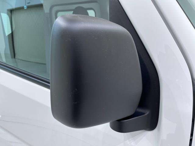 ハイゼットカーゴ デラックス　４ＷＤ　ＡＭ／ＦＭラジオ　両側スライドドア　オートライト　キーレスエントリー　アイドリングストップ　衝突被害軽減システム　レーンアシスト　オートマチックハイビーム　ティーゼットデオプラス（30枚目）